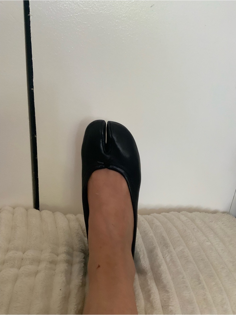 Steve Madden Black Split-Toe Leather Ballet Flat - Picture 2 of 7